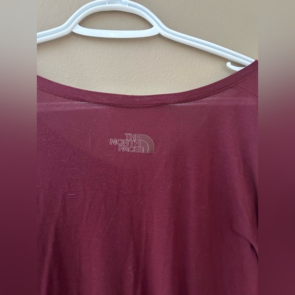 The north face top - Picture 3 of 4